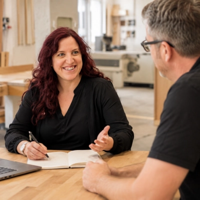 Edith Mazza brieft Kunden